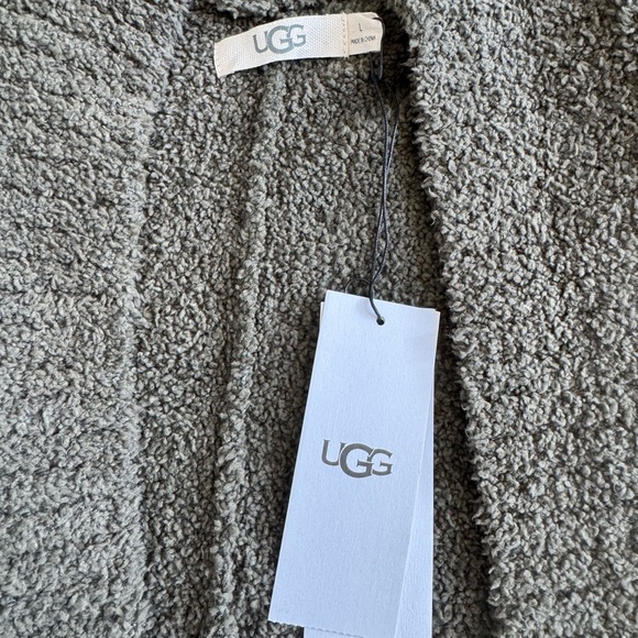 Ugg Fremont Fluffy Knit Sweater Cardigan. Women’s size large. Dark green color. - Picture 4 of 9